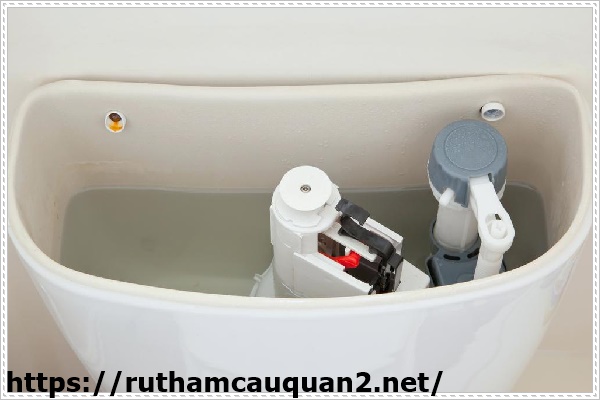 Thay k&eacute;t nước mới cho bồn cầu bị cạn nước