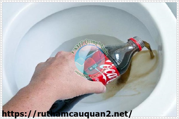 Coca giải quyết bồn cầu bị d&acirc;ng nước