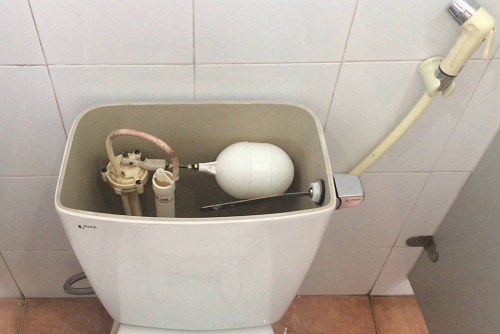 bồn cầu xả kh&ocirc;ng sạch