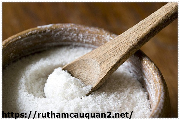 Muối trắng xử l&yacute; bồn cầu tắc nghẽn